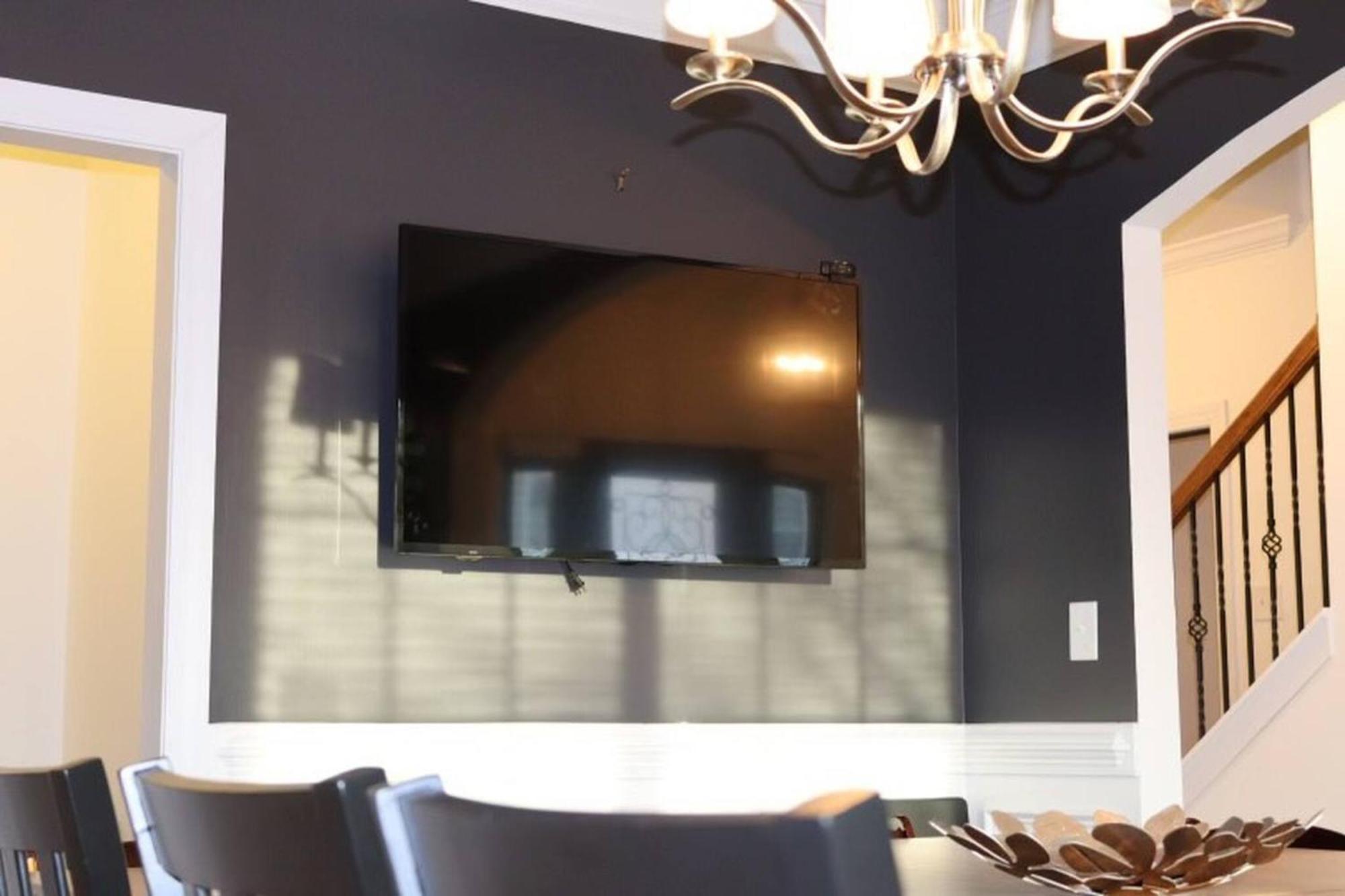 Convenient Remote-friendly Suburban Oasis