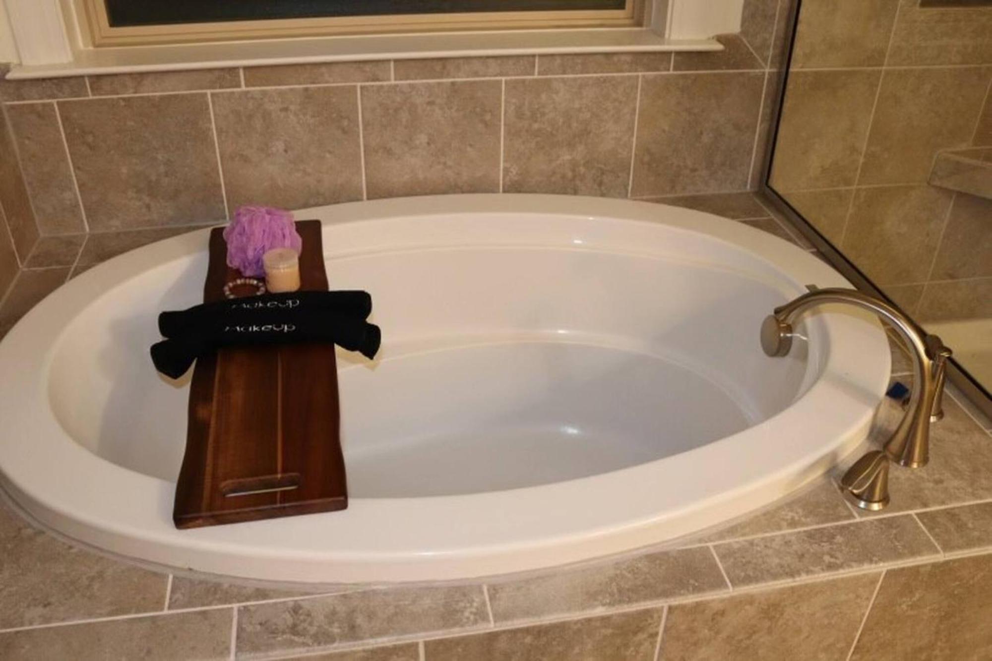 Convenient Remote-friendly Suburban Oasis Holiday home *